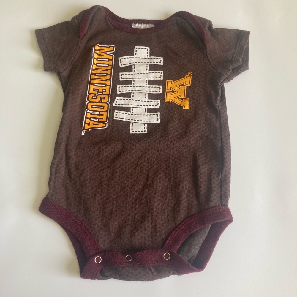 Rivalry Threads Burgundy and Chocolate Knit Top 6-9 months onesie